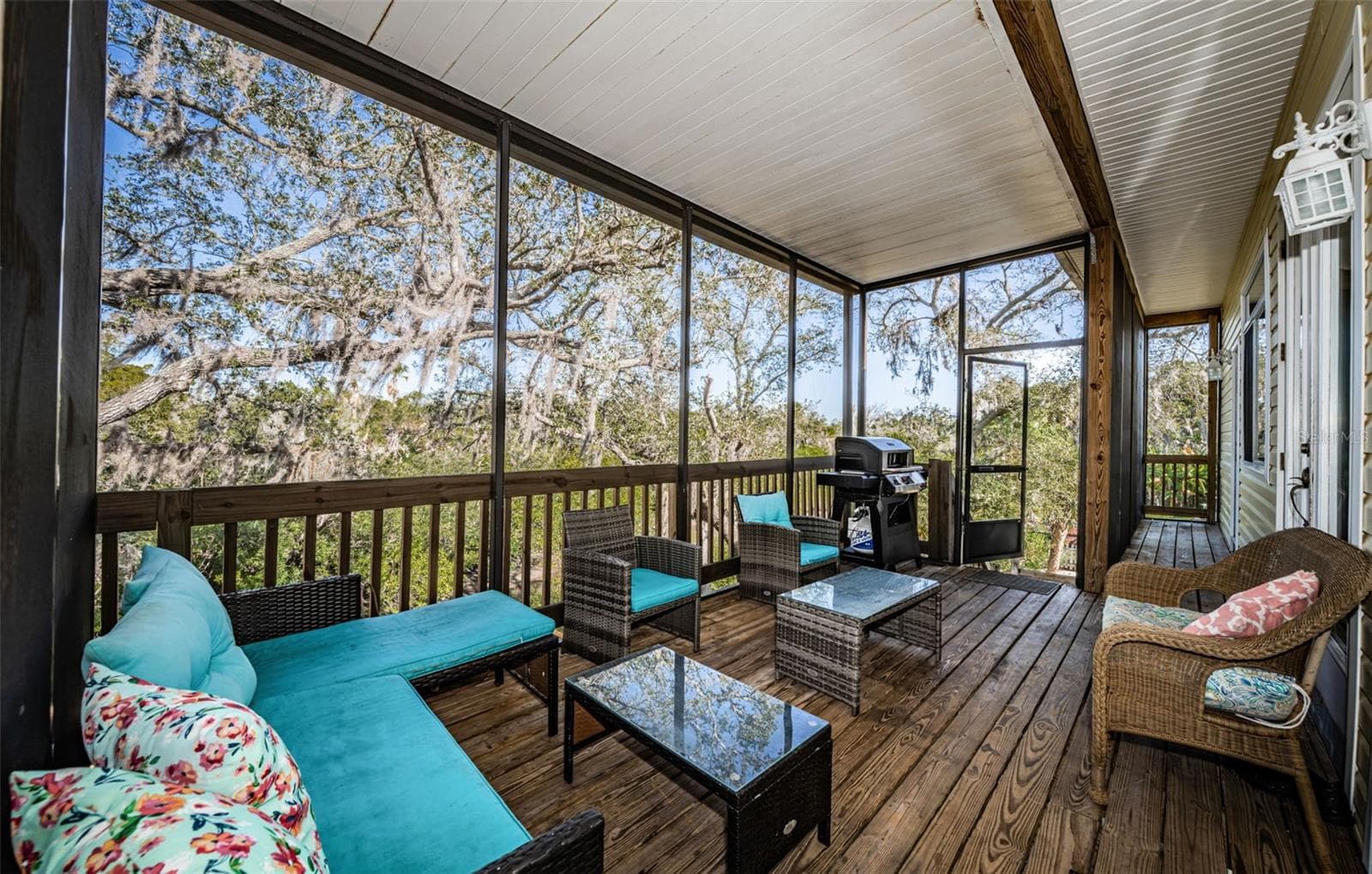 Screened Back Porch. 5127 Bay Blvd Port Richey Waterfront Home - 5127 BAY BLVD, PORT RICHEY