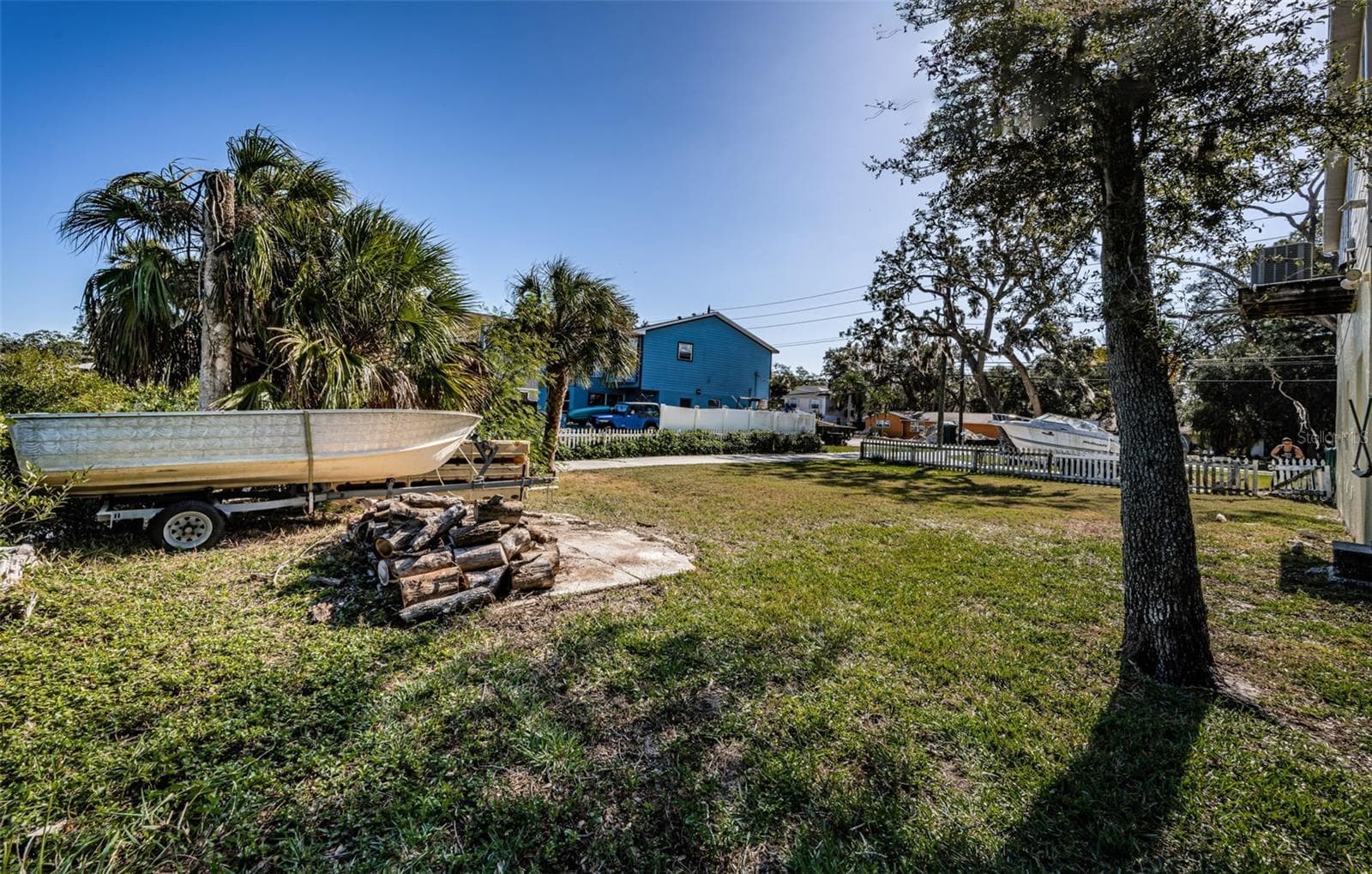 5127 Bay Blvd Port Richey Waterfront Home East Side Yard with Private Boat Ramp - 5127 BAY BLVD, PORT RICHEY