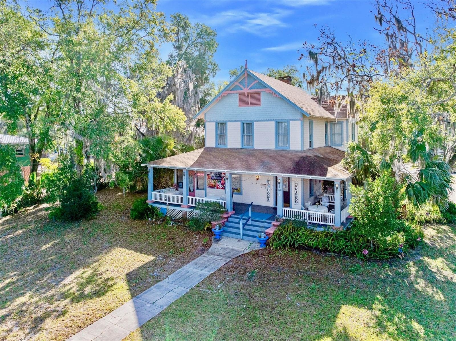228 W HOWRY AVE