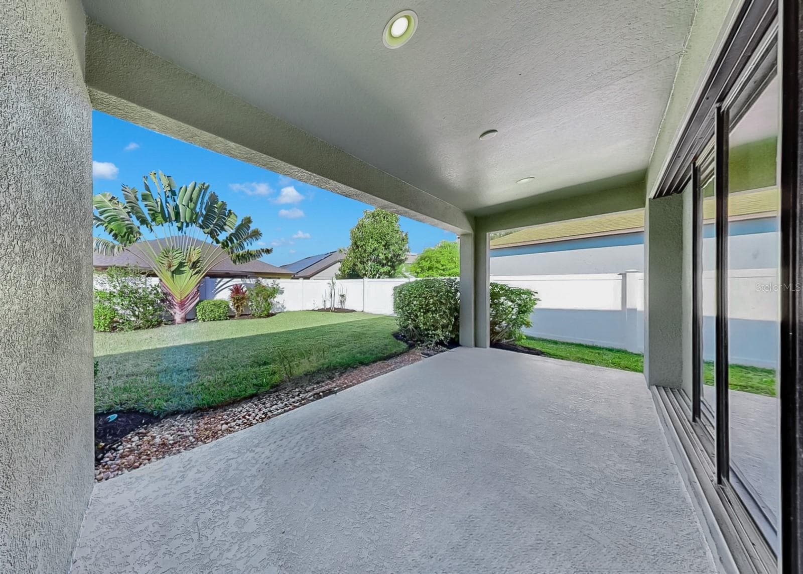 Covered patio - 7109 SPINDLE TREE LN, RIVERVIEW