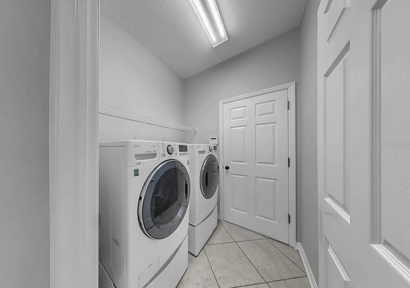 Laundry Room upon entry from garage - 7109 SPINDLE TREE LN, RIVERVIEW