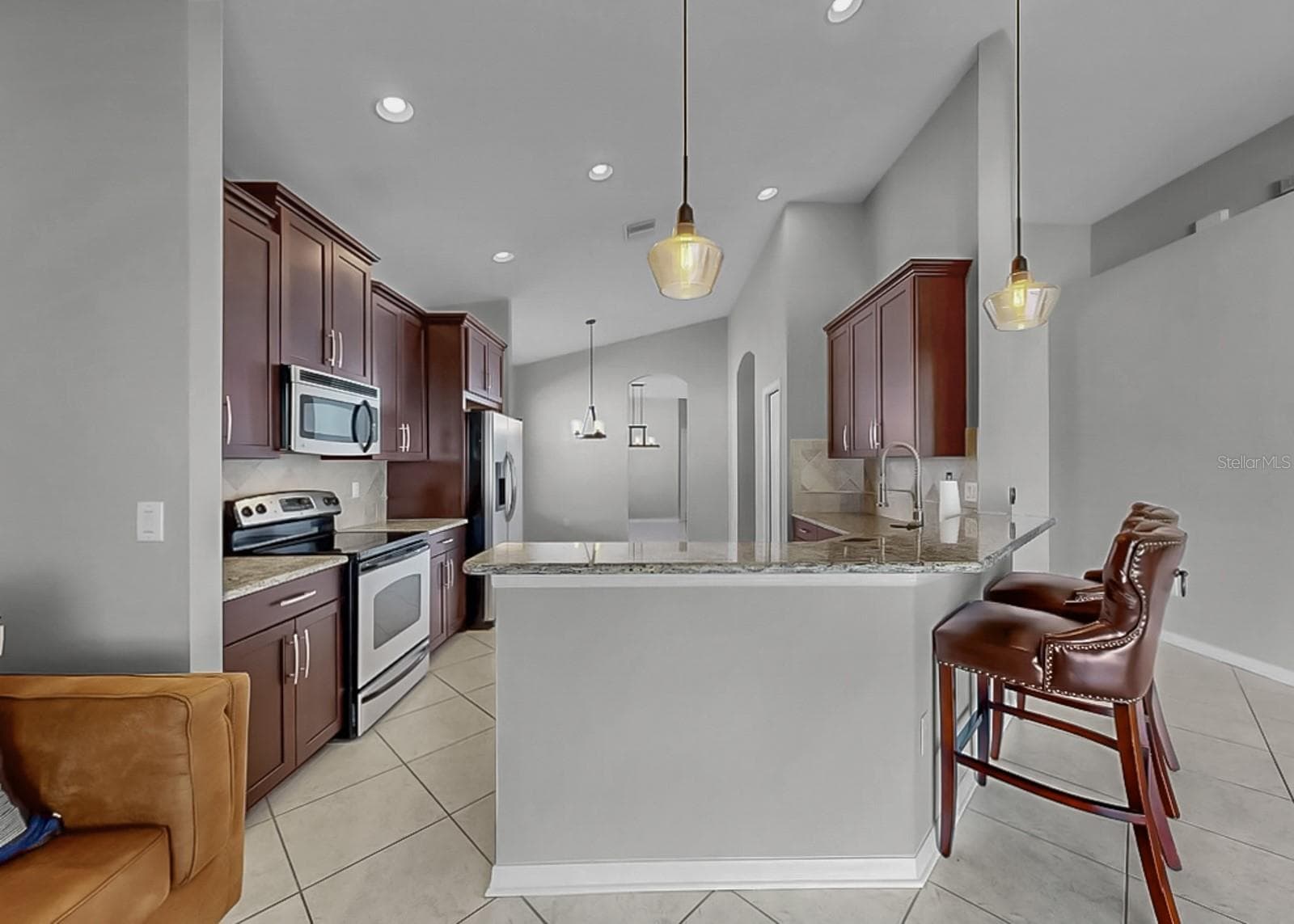 Breakfast Bar - 7109 SPINDLE TREE LN, RIVERVIEW