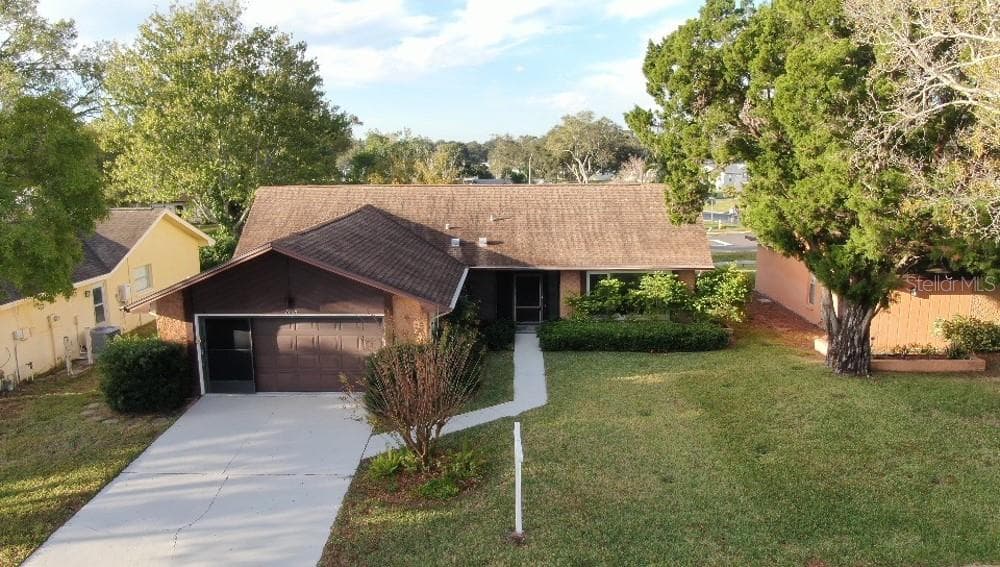 front yard - 1350 GLENGARRY DR, PALM HARBOR