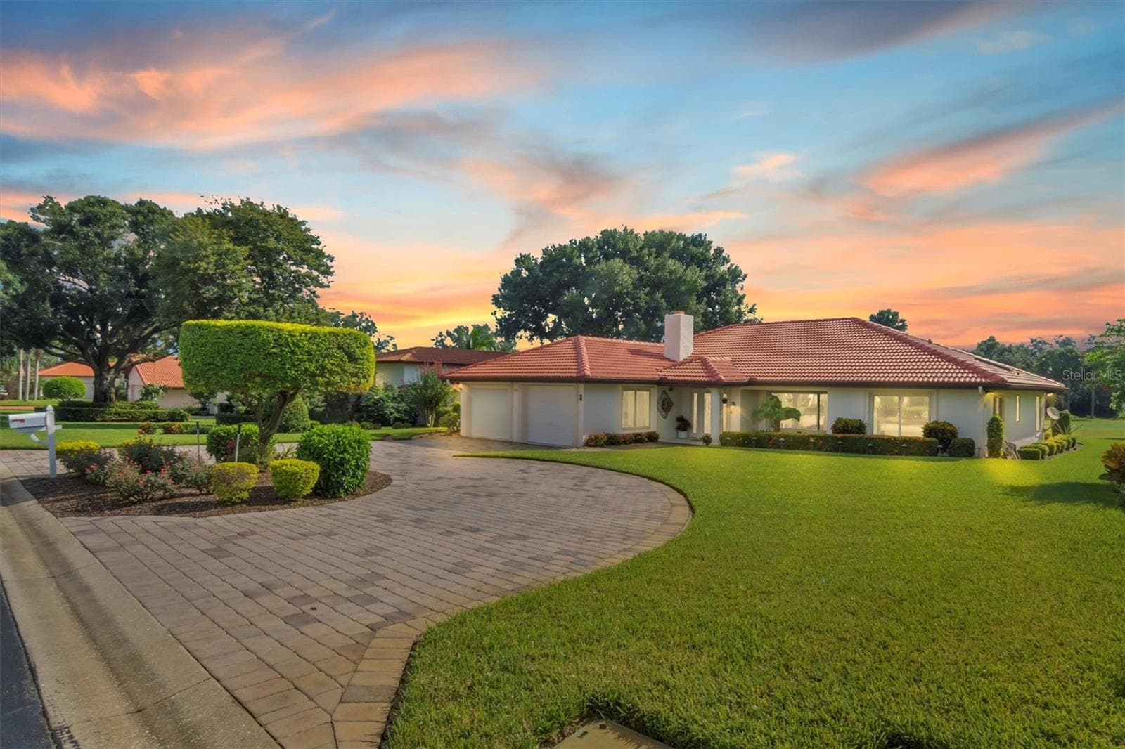 517 CLUBHOUSE DR