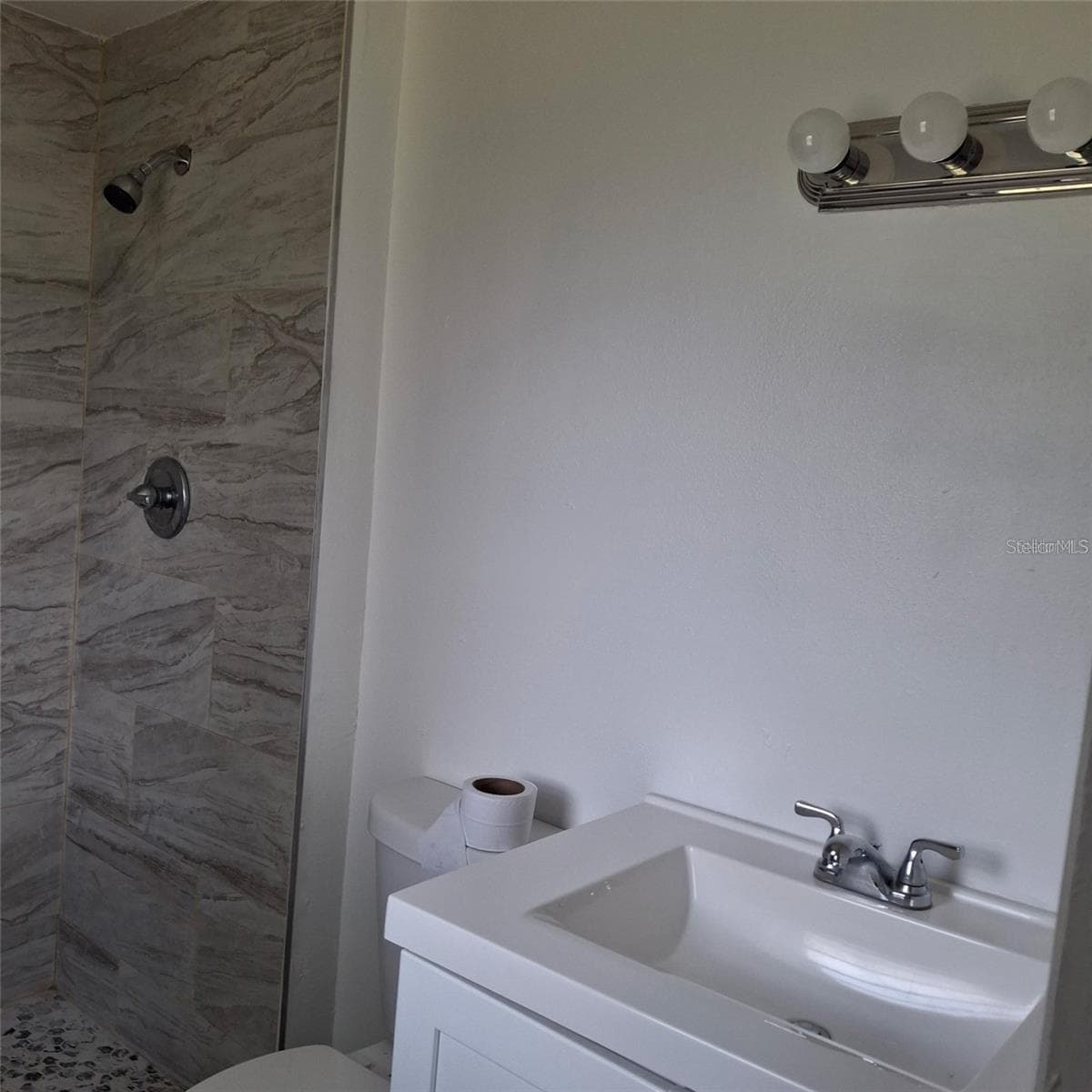Single Family Residence at 444 SUNNYVIEW CIR, ORLANDO, photo 7 of 17