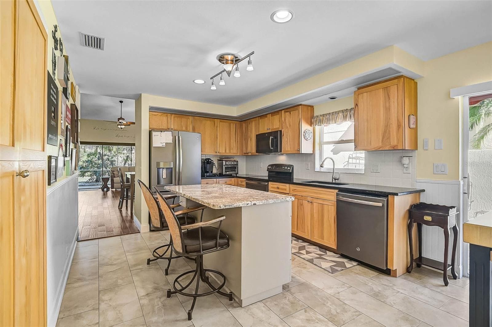 Single Family Residence at 4041 MURFIELD DR E, BRADENTON, photo 9 of 45