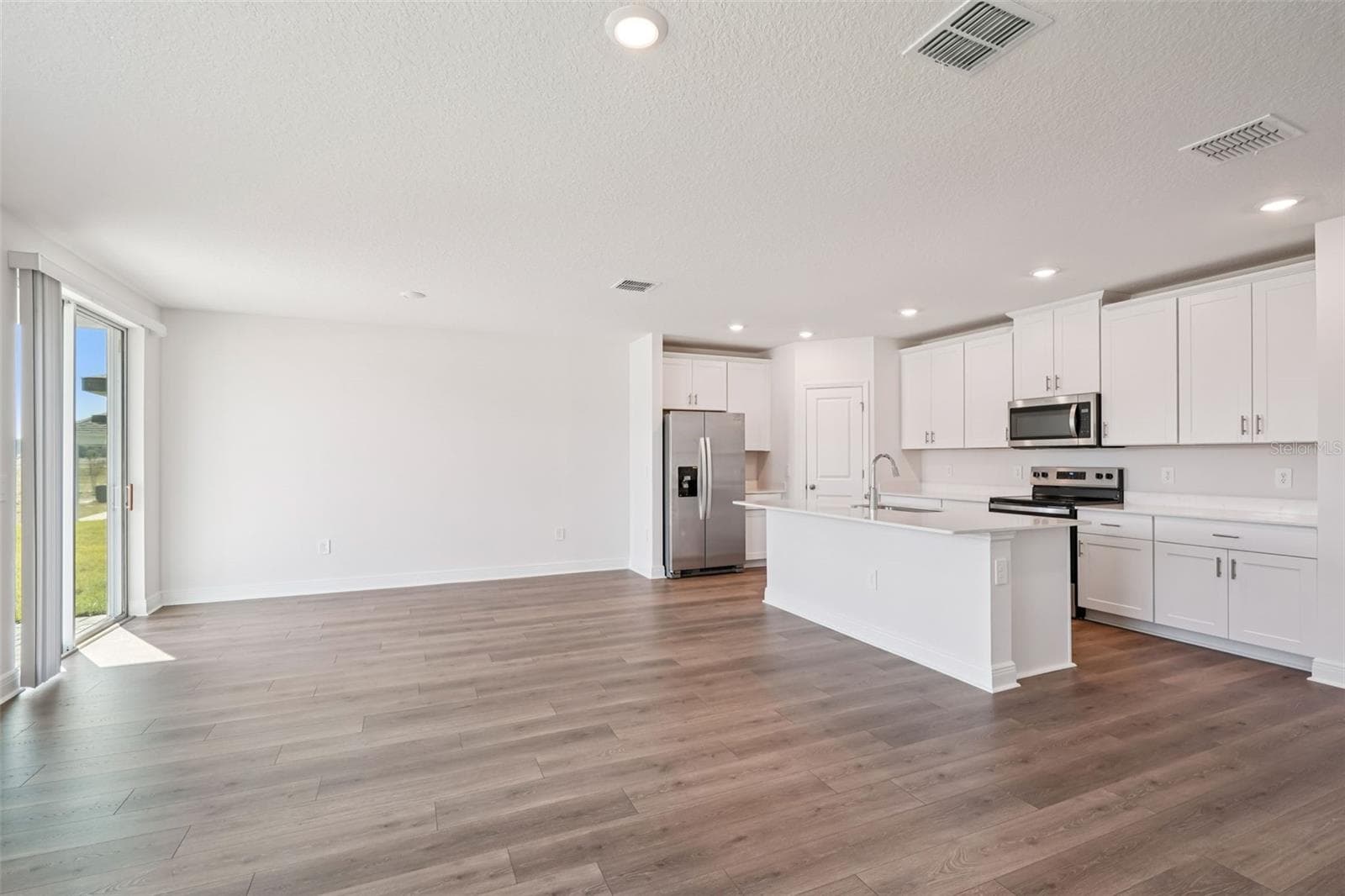 Single Family Residence at 851 SUNSHOWER DR, LADY LAKE, photo 8 of 31