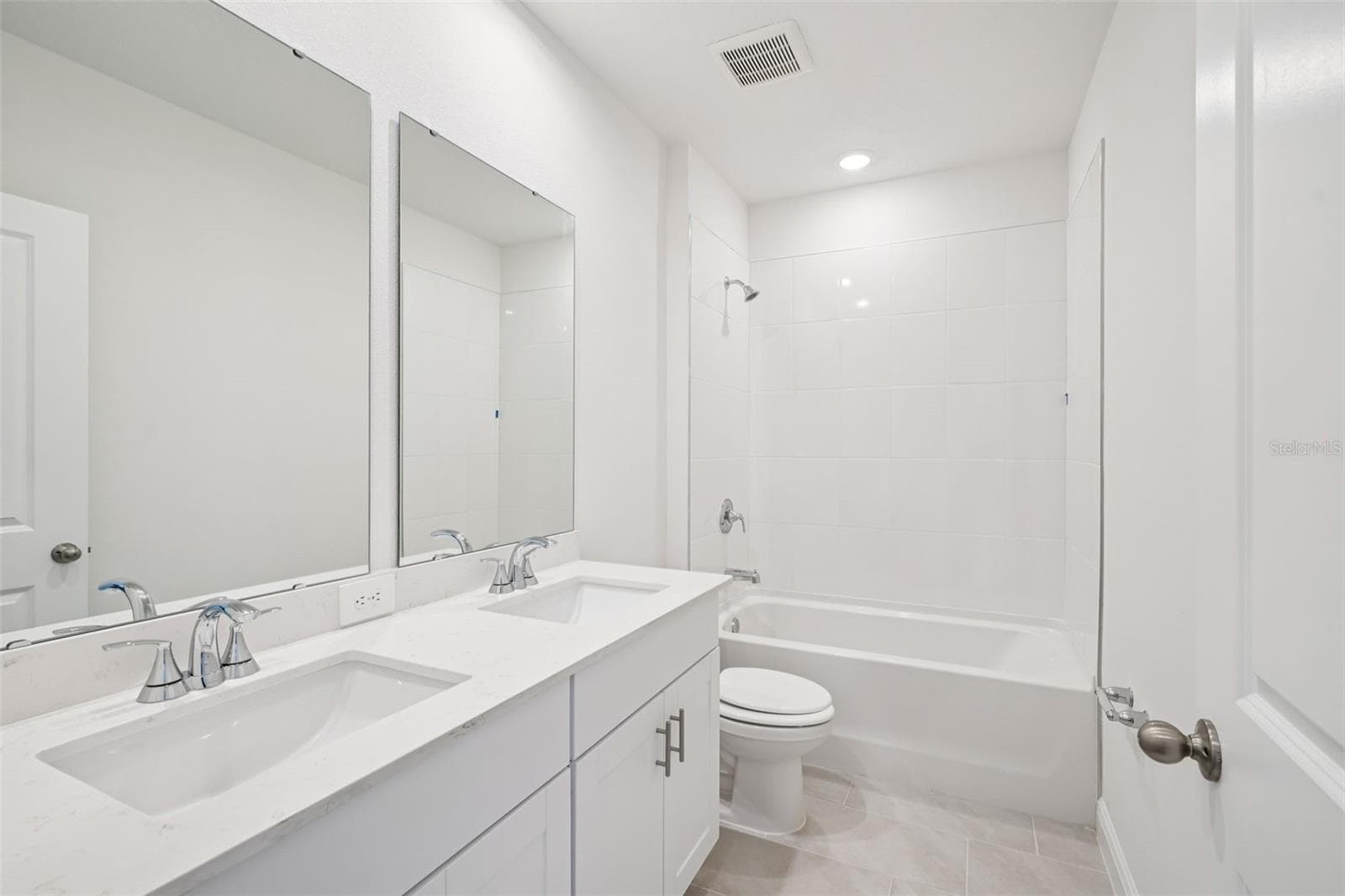 Single Family Residence at 851 SUNSHOWER DR, LADY LAKE, photo 14 of 31