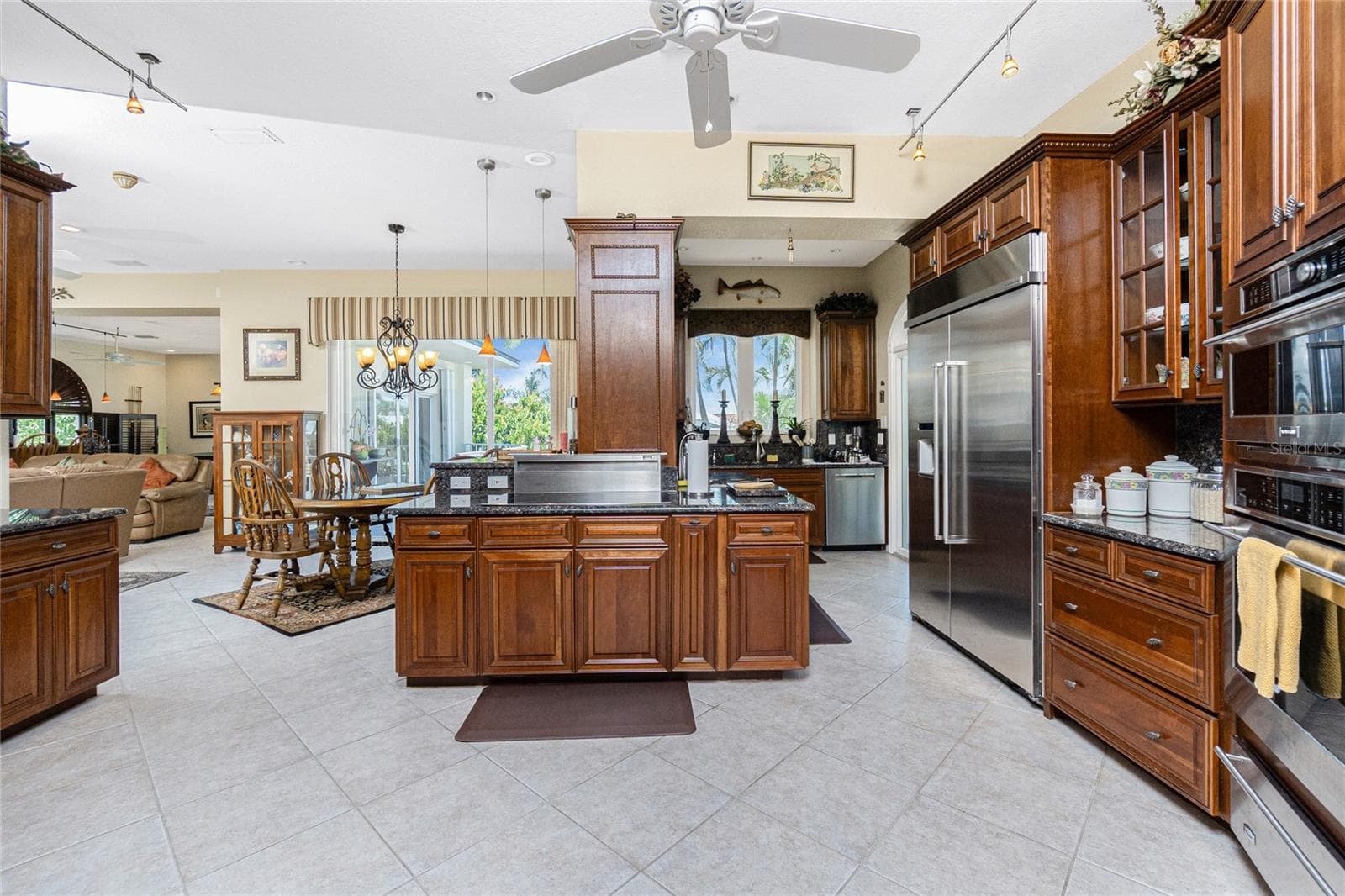 With Center Island - 202 GEORGE RD SE, PORT CHARLOTTE