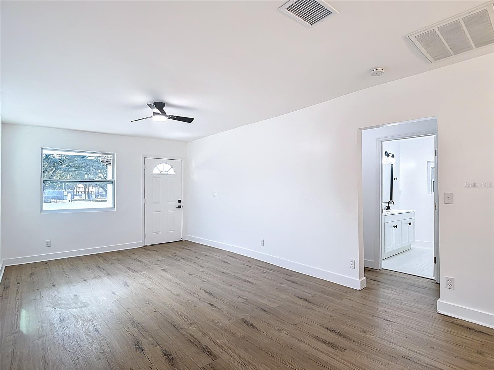 Single Family Residence at 402 E VIRGINIA AVE, TAMPA, photo 5 of 33