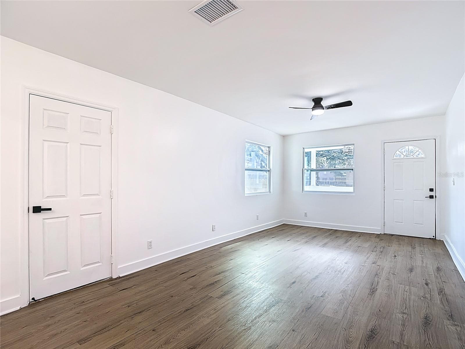 Single Family Residence at 402 E VIRGINIA AVE, TAMPA, photo 6 of 33