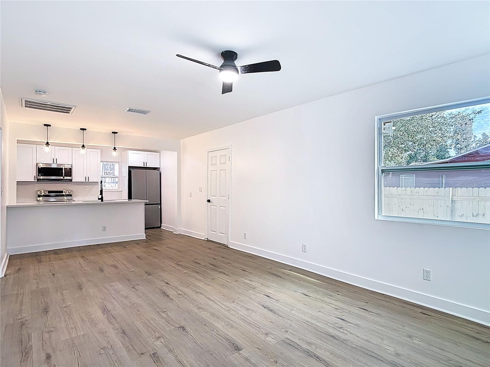Single Family Residence at 402 E VIRGINIA AVE, TAMPA, photo 9 of 33