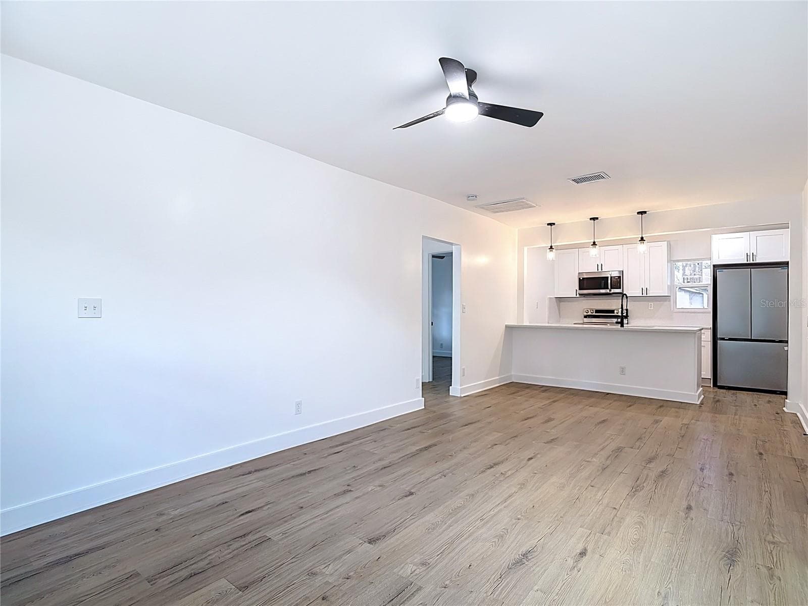 Single Family Residence at 402 E VIRGINIA AVE, TAMPA, photo 10 of 33