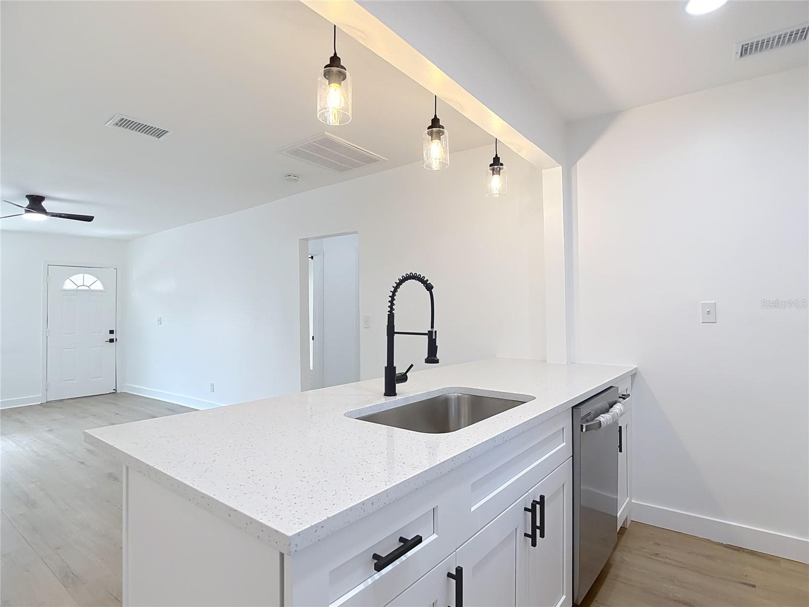 Single Family Residence at 402 E VIRGINIA AVE, TAMPA, photo 12 of 33