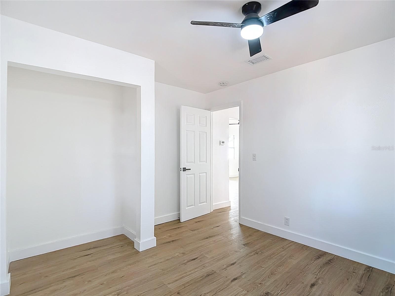 Single Family Residence at 402 E VIRGINIA AVE, TAMPA, photo 16 of 33