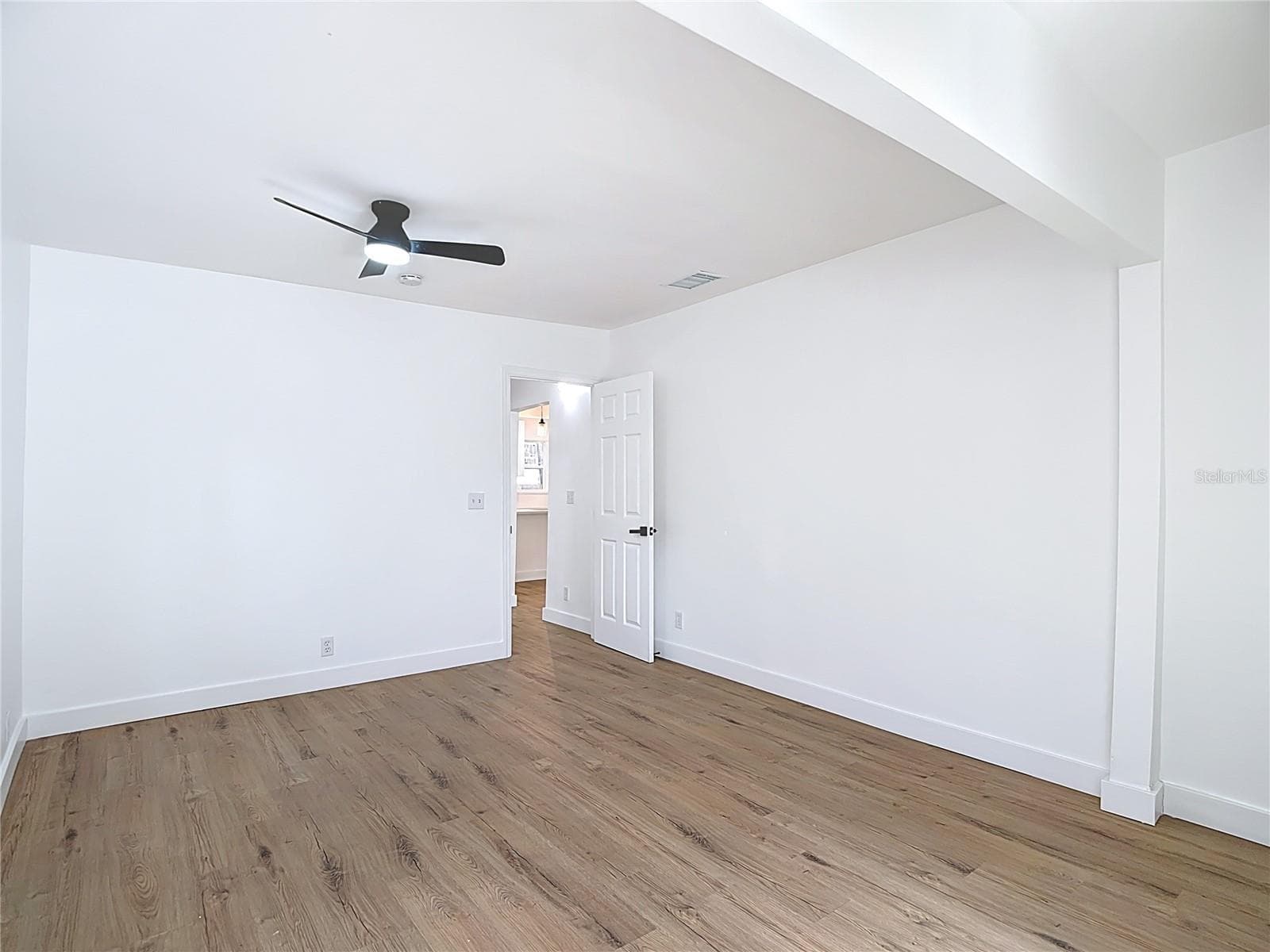 Single Family Residence at 402 E VIRGINIA AVE, TAMPA, photo 20 of 33