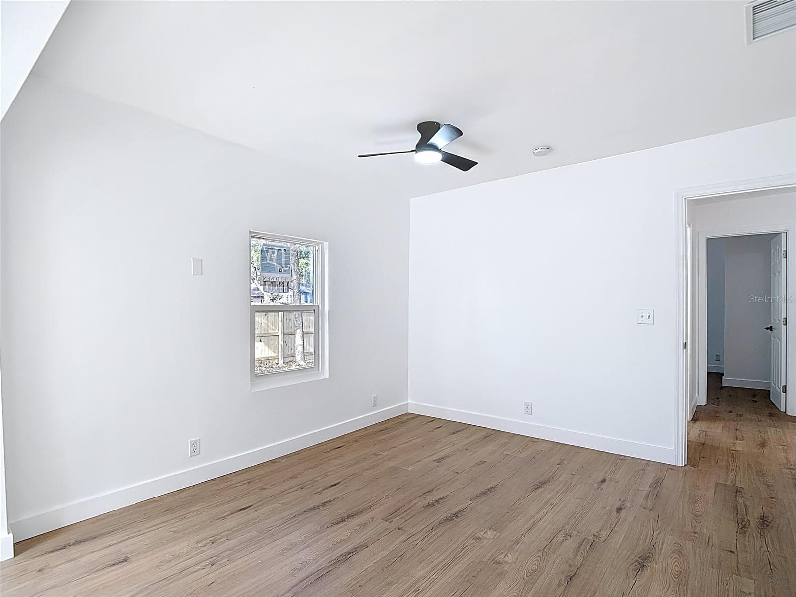 Single Family Residence at 402 E VIRGINIA AVE, TAMPA, photo 21 of 33