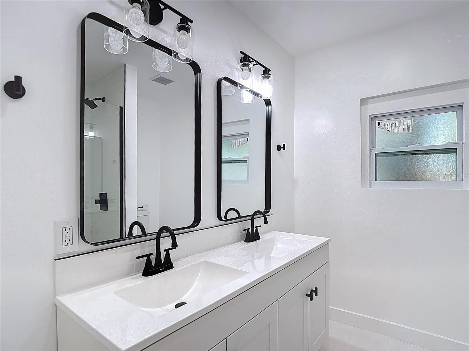 Single Family Residence at 402 E VIRGINIA AVE, TAMPA, photo 24 of 33
