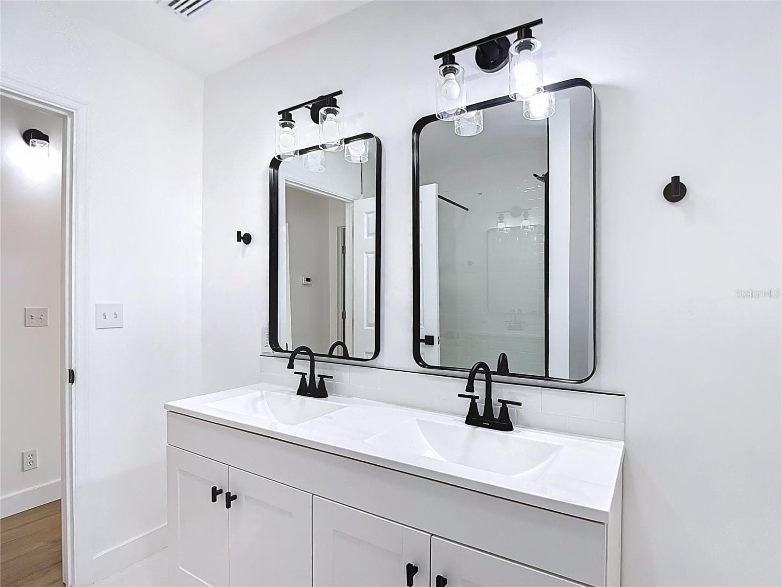 Single Family Residence at 402 E VIRGINIA AVE, TAMPA, photo 25 of 33