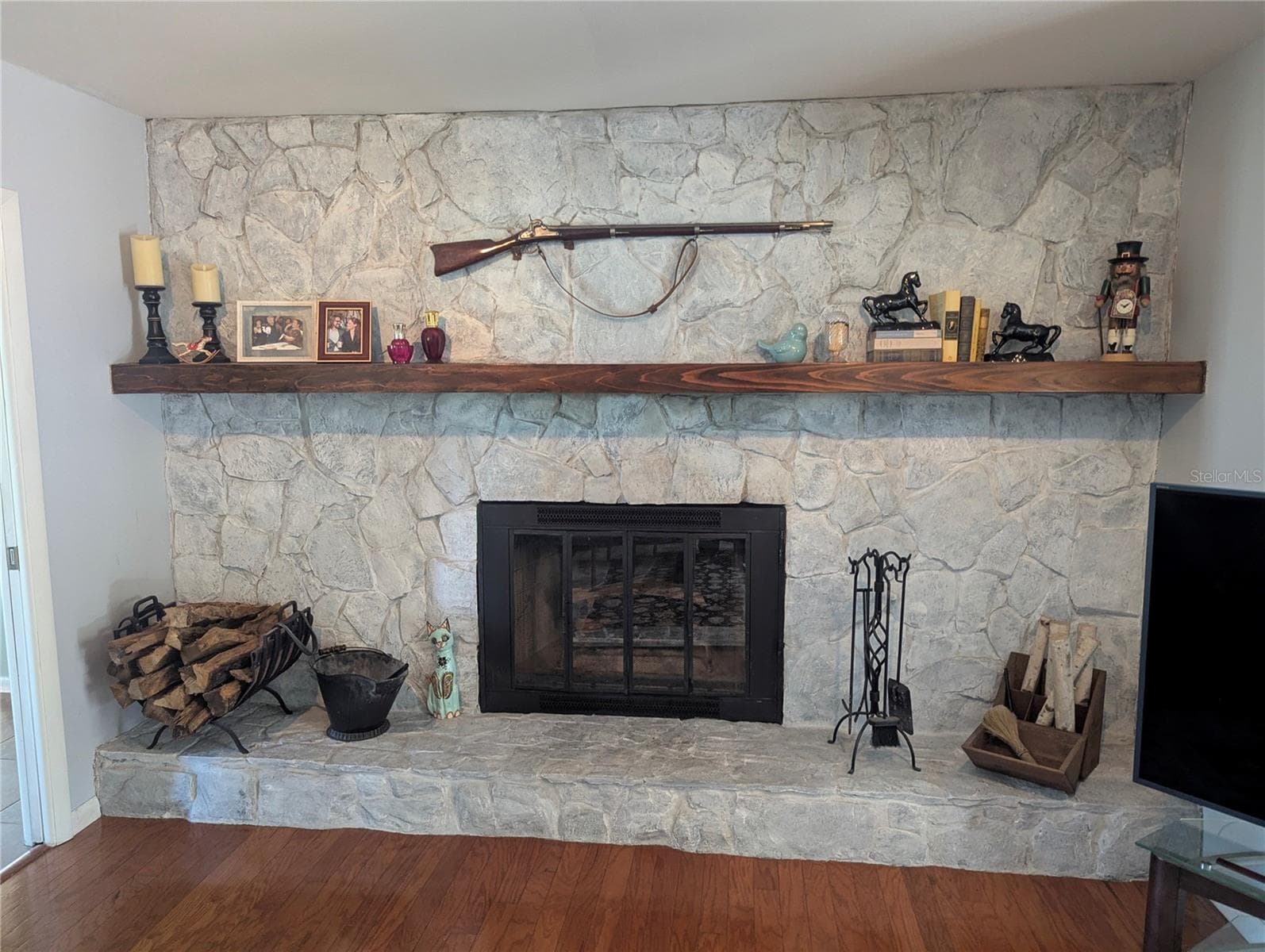 Wood Burning Fireplace - 5710 S BERNIE ST, TAMPA