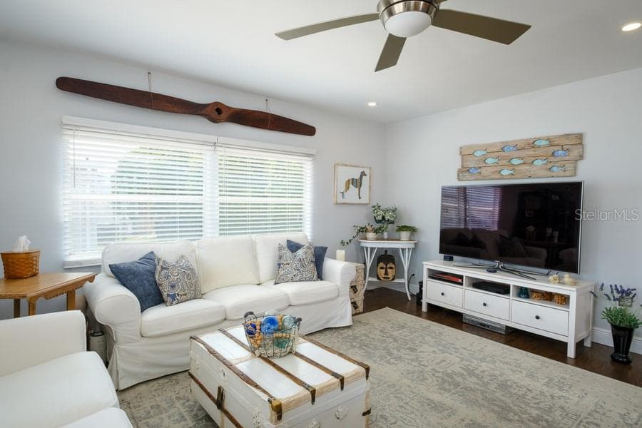 OPEN CONCEPT LIVING AREA - 1916 ILLINOIS AVE, BRADENTON