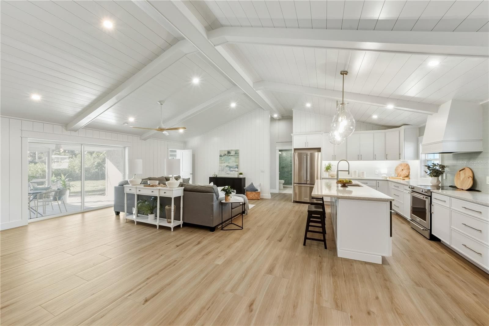 open floor plan - 6911 9TH AVE NW, BRADENTON