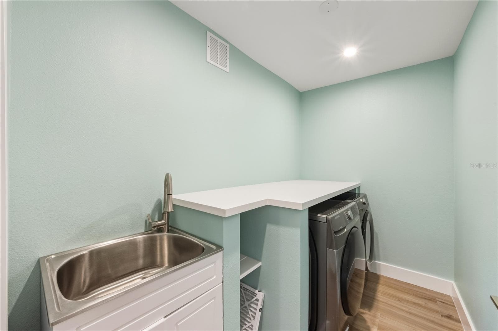 laundry - 6911 9TH AVE NW, BRADENTON