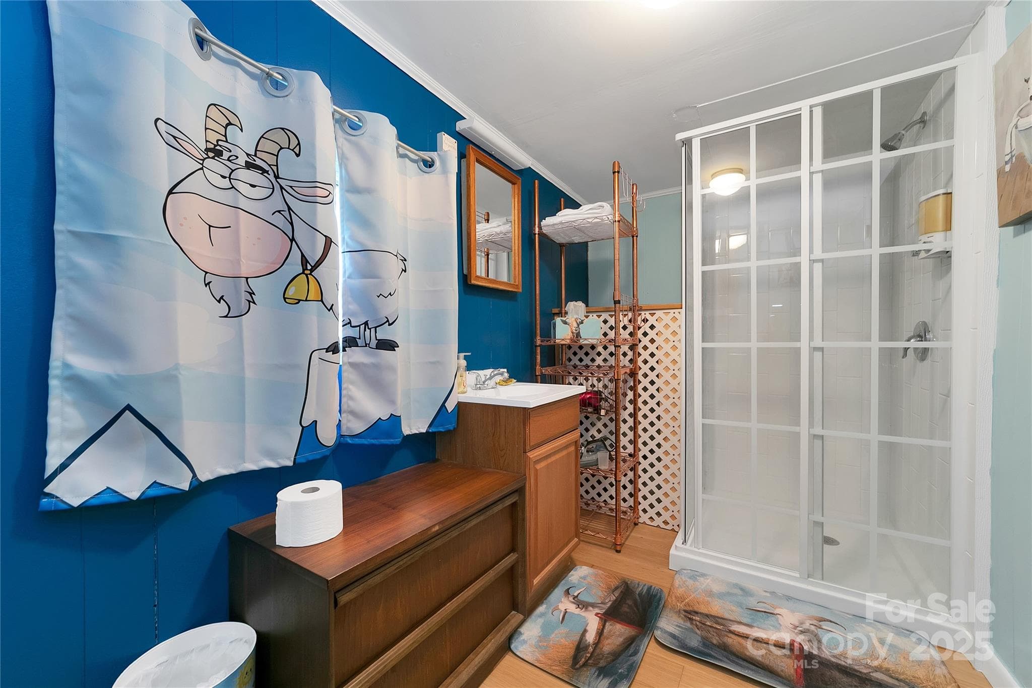 The rear bedroom suite has its own large roomy bathroom with plenty of space to move around in. Also adorned with cute goats at every turn! - 626 Fairview Loop, Hot Springs