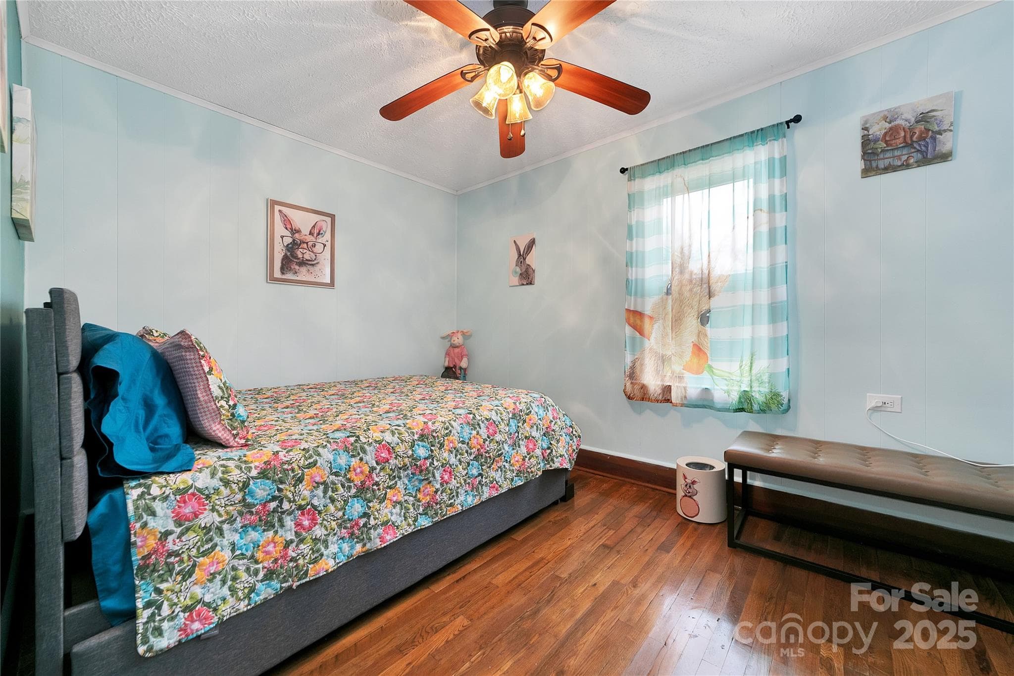The middle bedroom is alive with bunny rabbits in every corner! Queen size with pull out trundle bed allows for three to sleep comfortably! - 626 Fairview Loop, Hot Springs