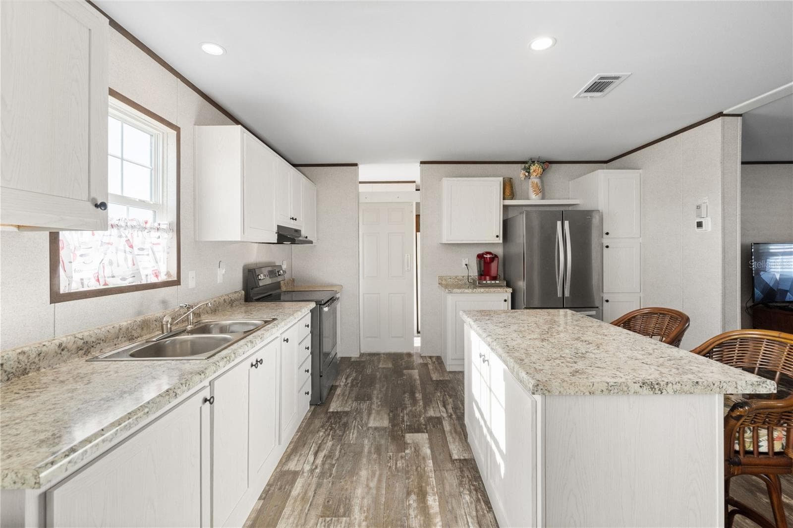 Manufactured Home at 224 WOLVERINE AVE, NORTH PORT, photo 8 of 48