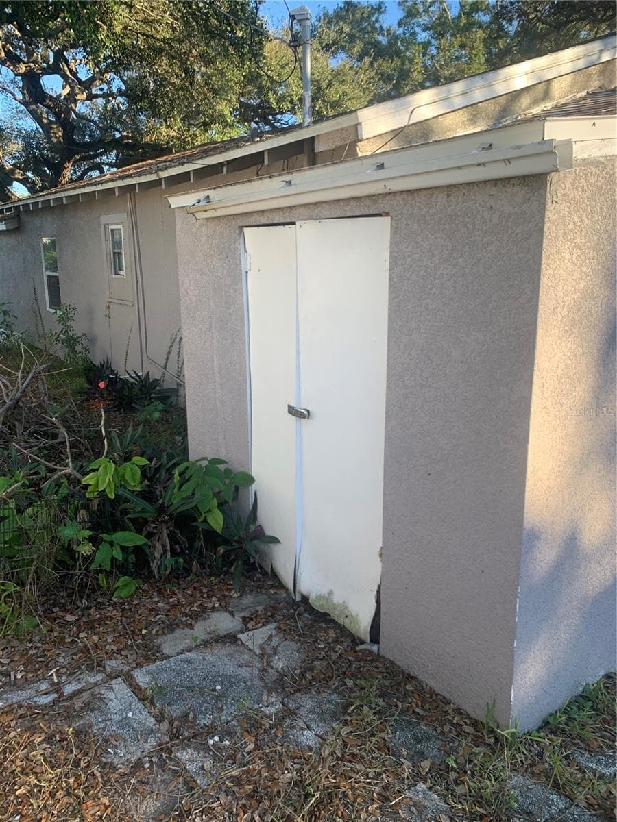 Single Family Residence at 1880 SYLVAN DR, CLEARWATER, photo 7 of 17