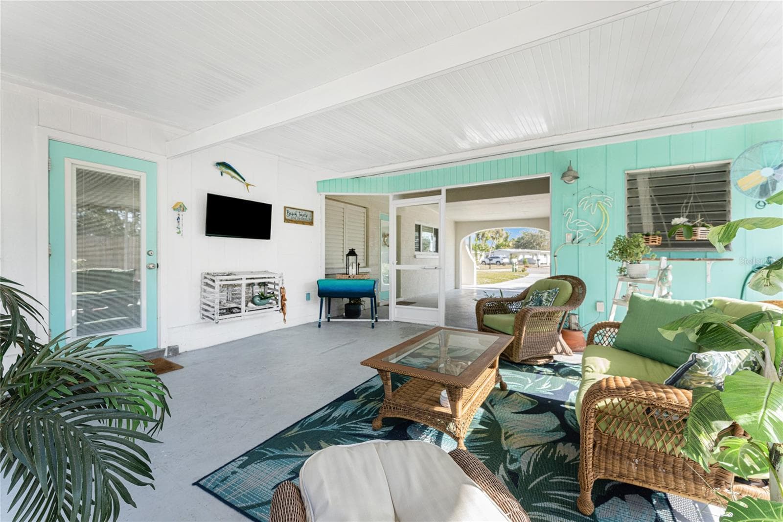 Lanai - 501 CANAL WAY, NOKOMIS