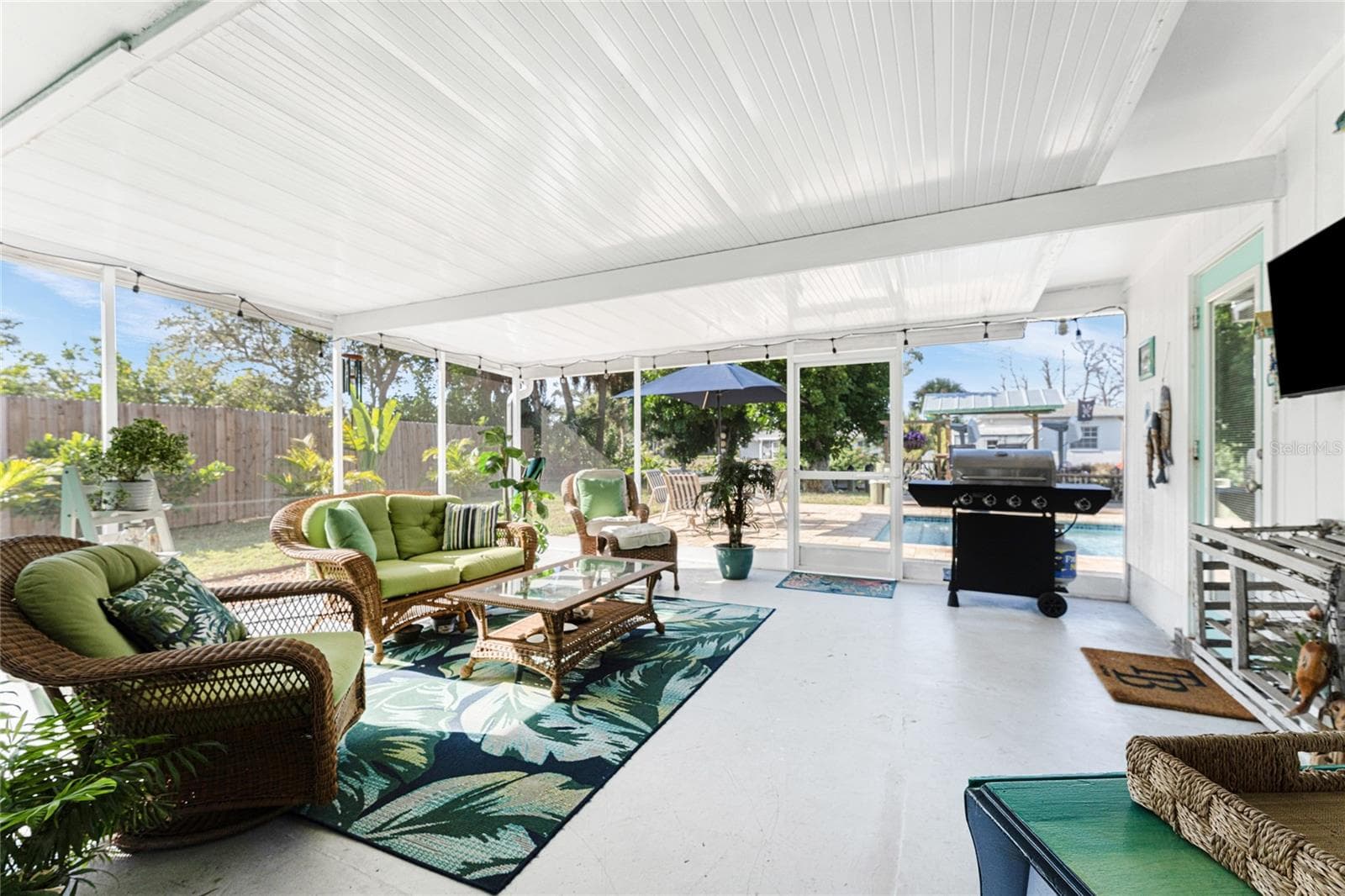 Lanai - 501 CANAL WAY, NOKOMIS
