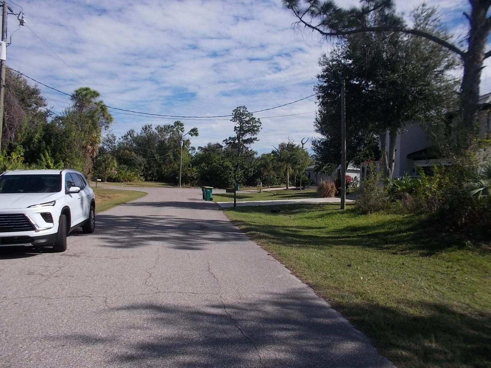 Looking East down the street - 147 YELLOW PINE DR, ROTONDA WEST
