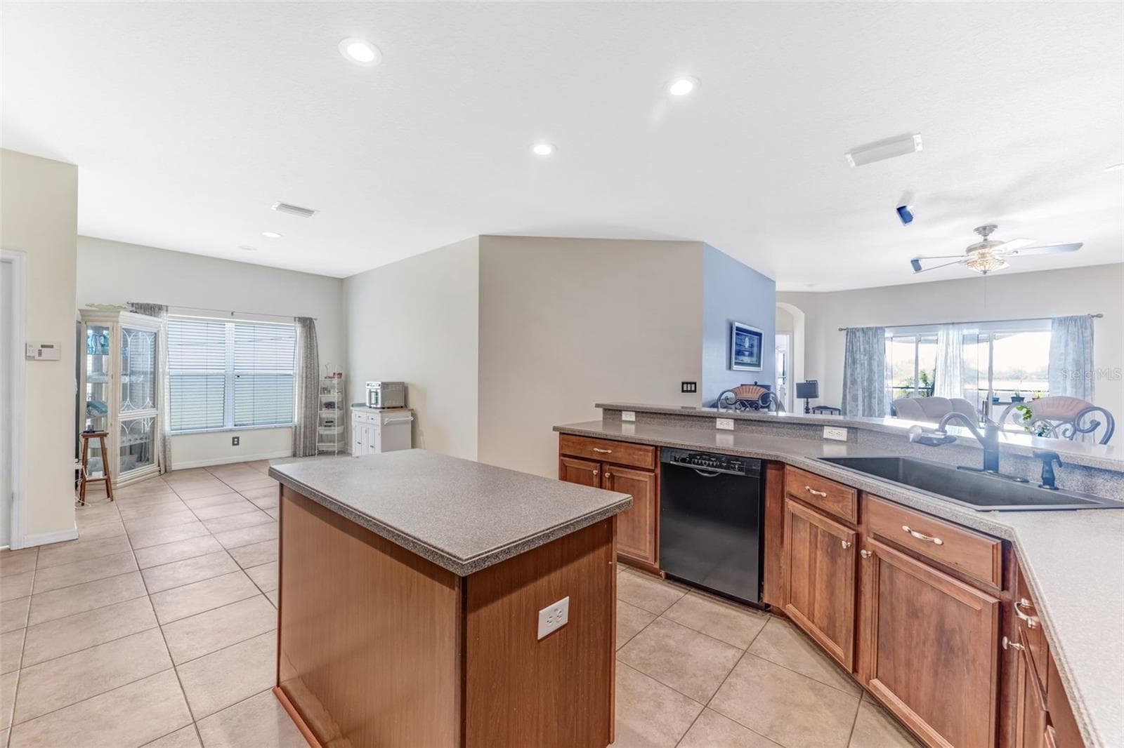 Single Family Residence at 1511 BONITA BLUFF CT, RUSKIN, photo 9 of 47