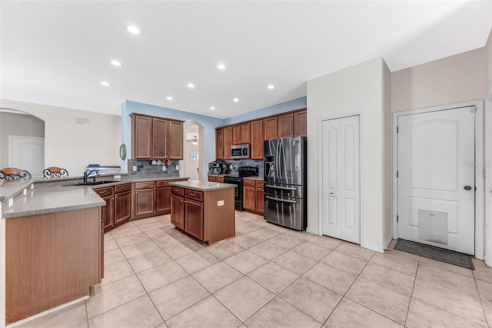 Single Family Residence at 1511 BONITA BLUFF CT, RUSKIN, photo 13 of 47