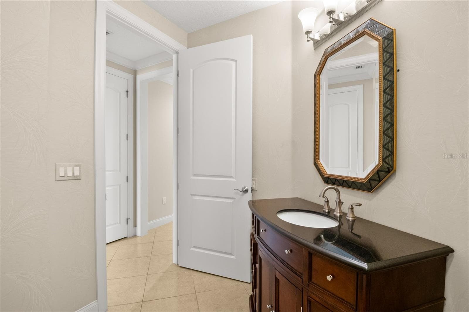 Guest Bath with shower and tub. - 8 ACADEMY WAY S #123, ST PETERSBURG