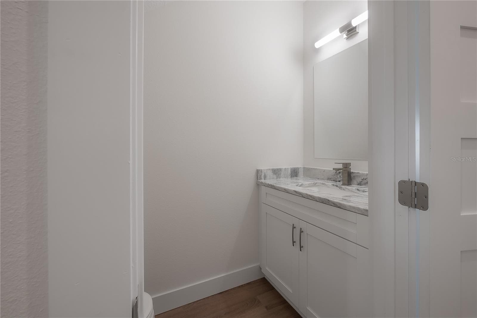 Downstairs half bath - 5530 N 9TH ST #3, TAMPA