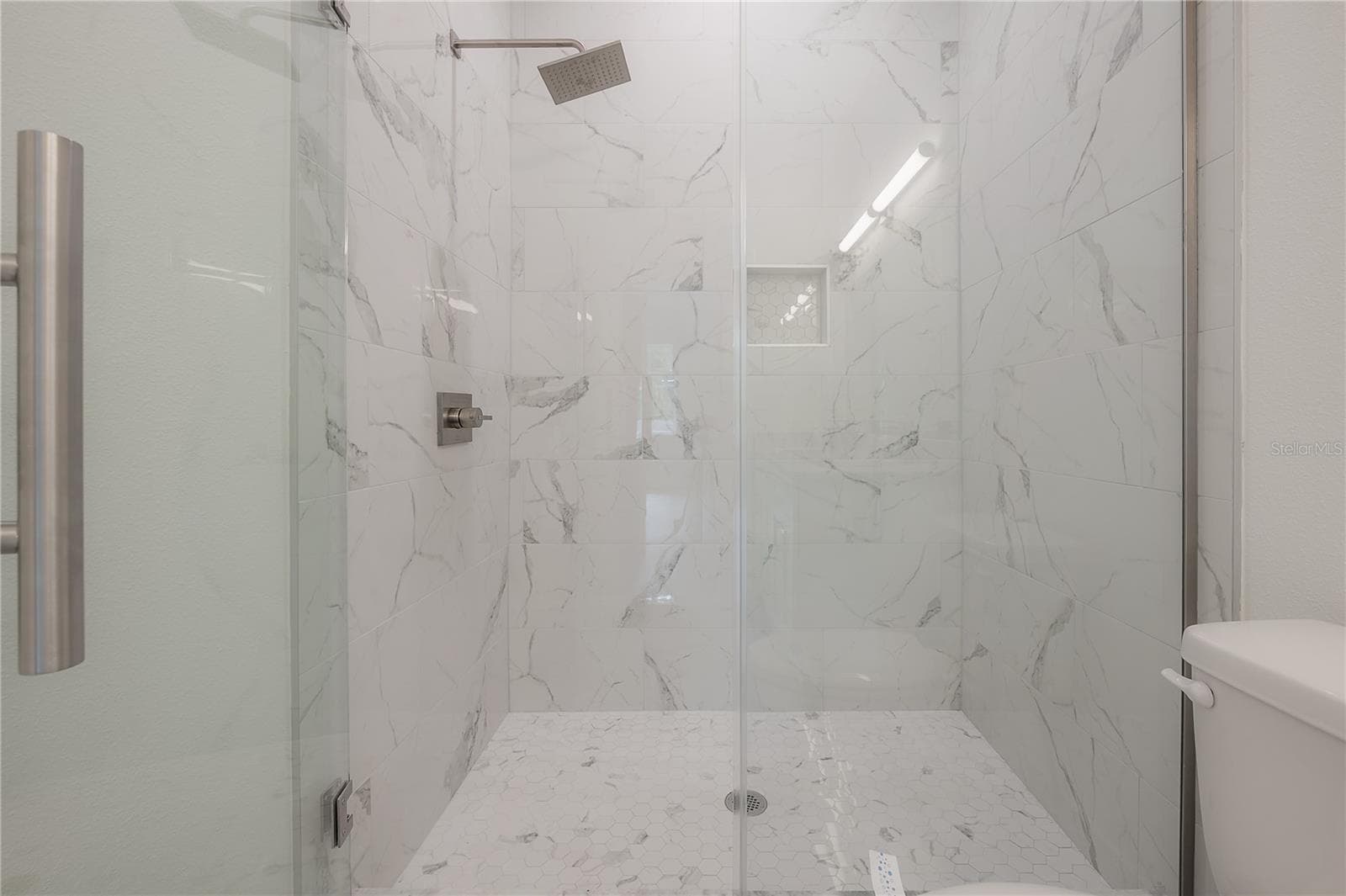 Primary En Suite Bath - 5530 N 9TH ST #3, TAMPA