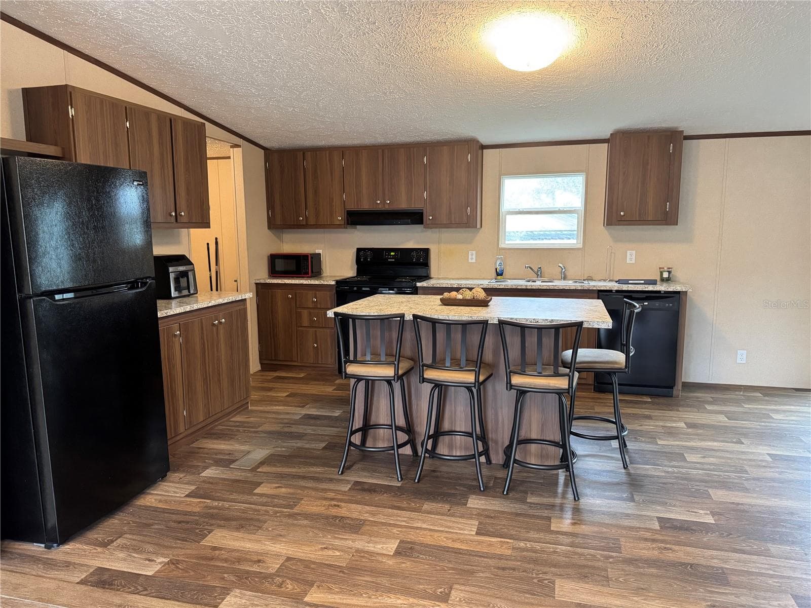Manufactured Home at 18472 SE 58TH PL, OCKLAWAHA, photo 8 of 37