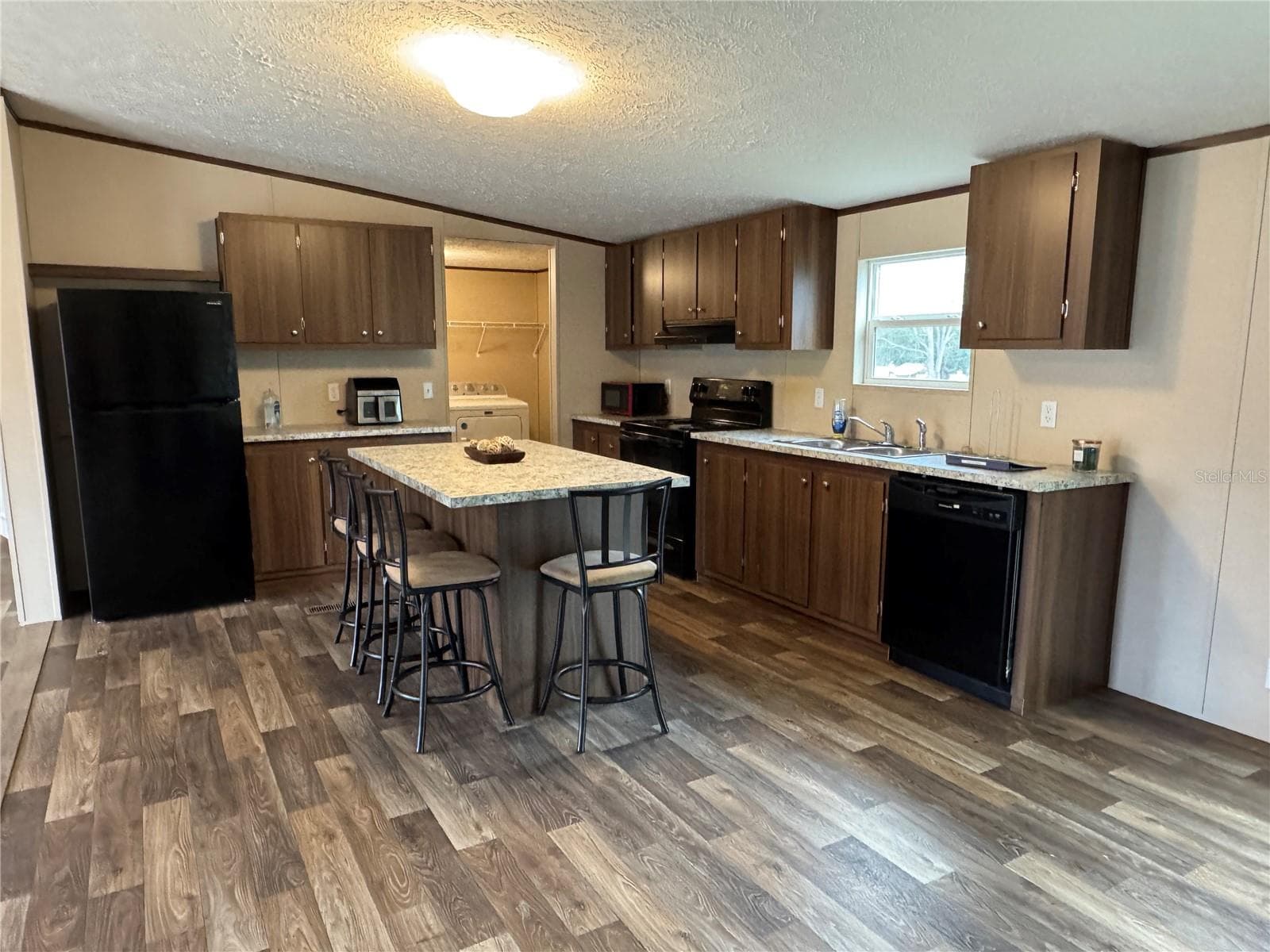 Manufactured Home at 18472 SE 58TH PL, OCKLAWAHA, photo 9 of 37