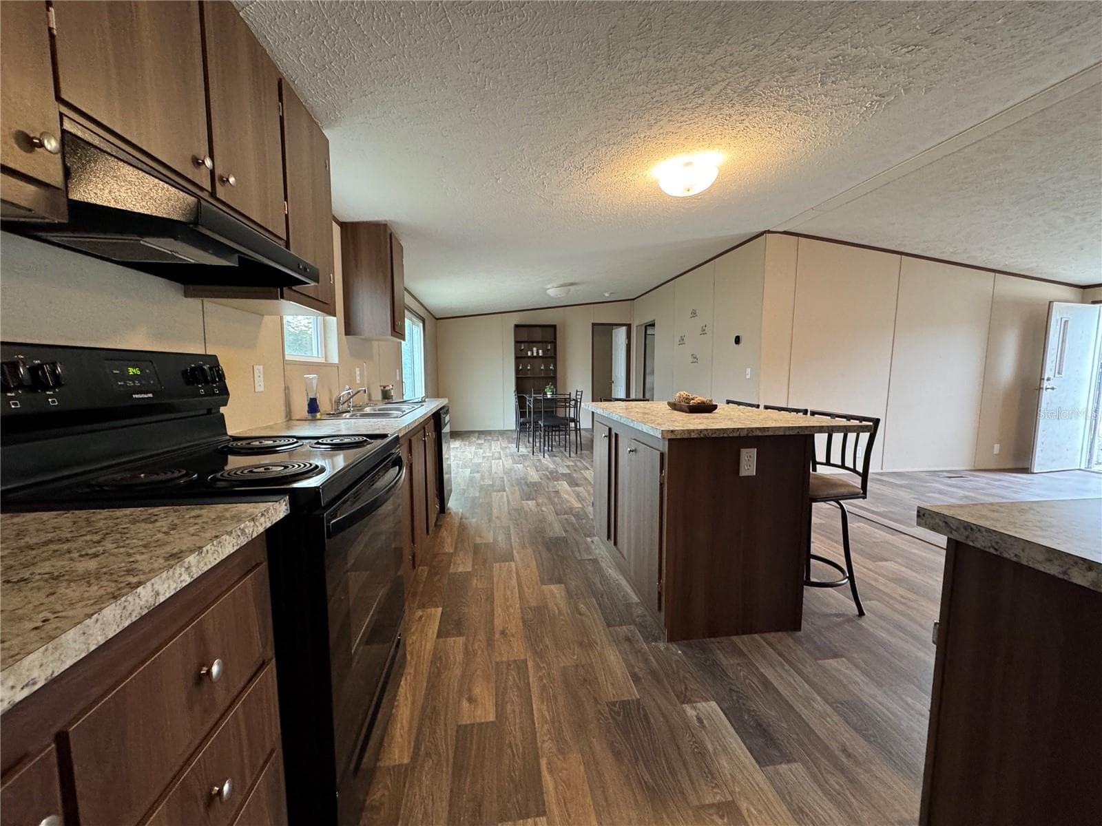 Manufactured Home at 18472 SE 58TH PL, OCKLAWAHA, photo 5 of 37