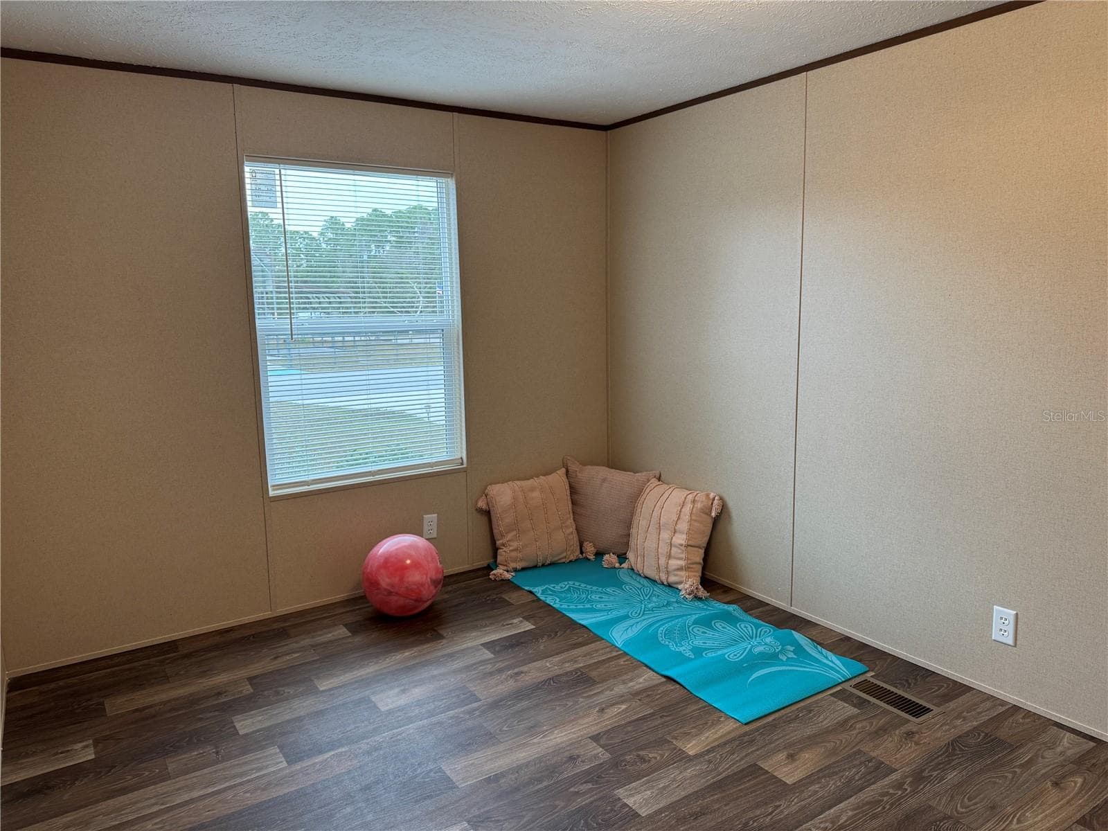 Manufactured Home at 18472 SE 58TH PL, OCKLAWAHA, photo 13 of 37