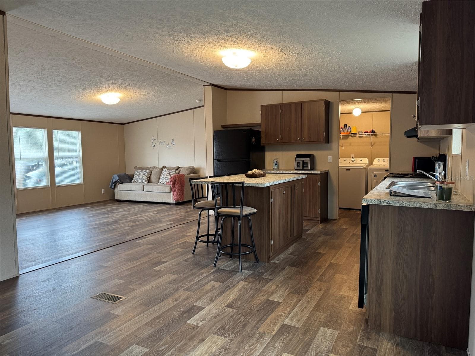 Manufactured Home at 18472 SE 58TH PL, OCKLAWAHA, photo 3 of 37