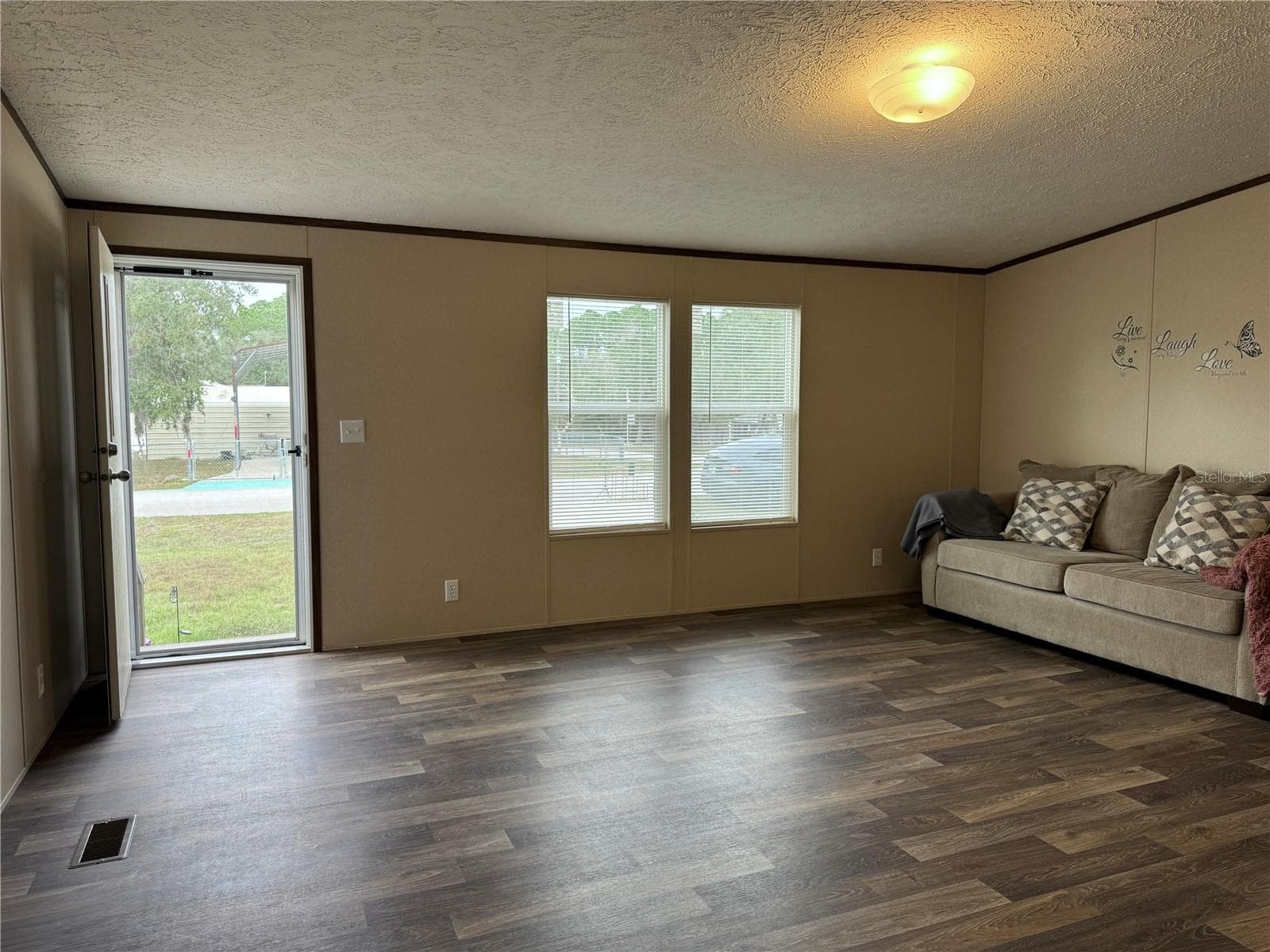 Manufactured Home at 18472 SE 58TH PL, OCKLAWAHA, photo 33 of 37
