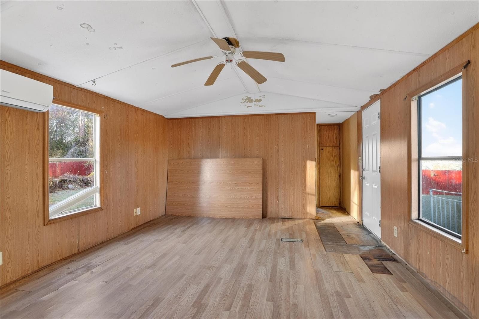Manufactured Home at 18441 RIGSBY RD, SPRING HILL, photo 6 of 23