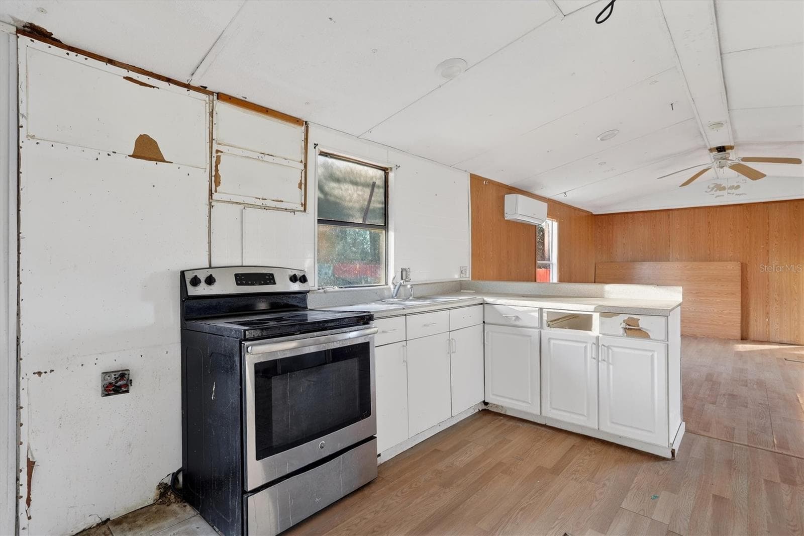 Manufactured Home at 18441 RIGSBY RD, SPRING HILL, photo 10 of 23