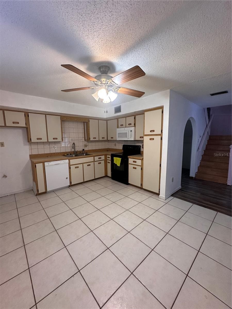 Townhouse at 2016 OAK MEADOW CIR, SOUTH DAYTONA, photo 19 of 28