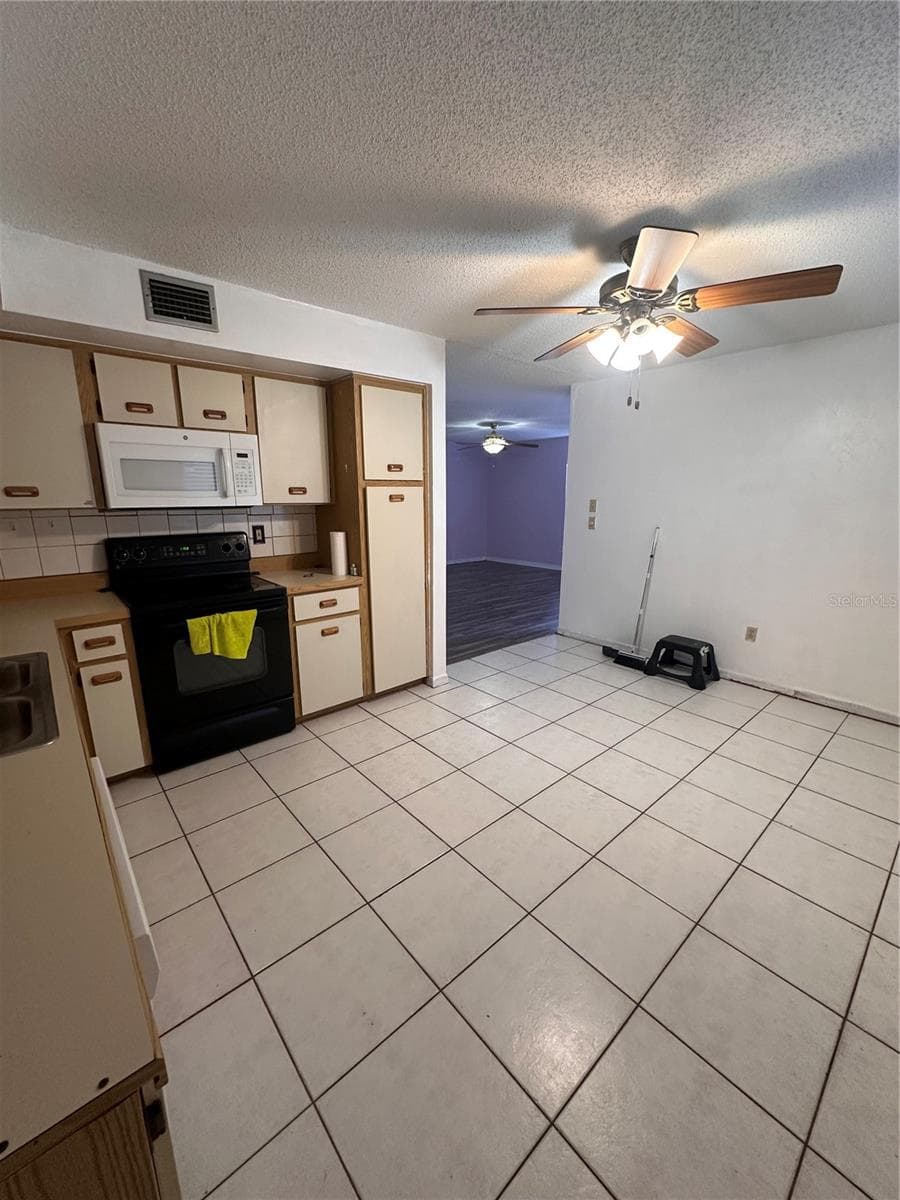 Townhouse at 2016 OAK MEADOW CIR, SOUTH DAYTONA, photo 20 of 28