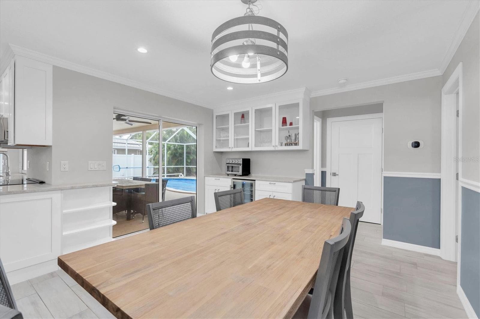 Dining room with Dry bar and walk in pantry - 4200 46TH AVE S, ST PETERSBURG